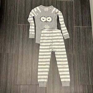 Hanna Andersson grey/white Owl pajamas, Size 4 US / 100 cm